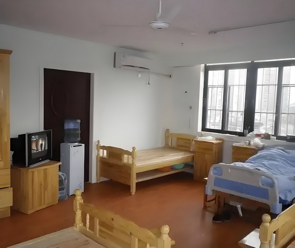 要在深圳入户口有什么条件_退休干部驾车撞学生泄私愤致1死11伤今被执死刑 退休干部驾不便交通